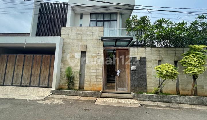 Dijual Rumah Mewah Dengan Kolam Renang Pribadi Di Cipayung Jaktim