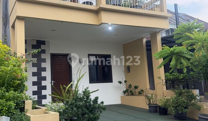 Rumah 2 Lantai Legenda Wisata Cibubur Hadap Timur Semi Furnished