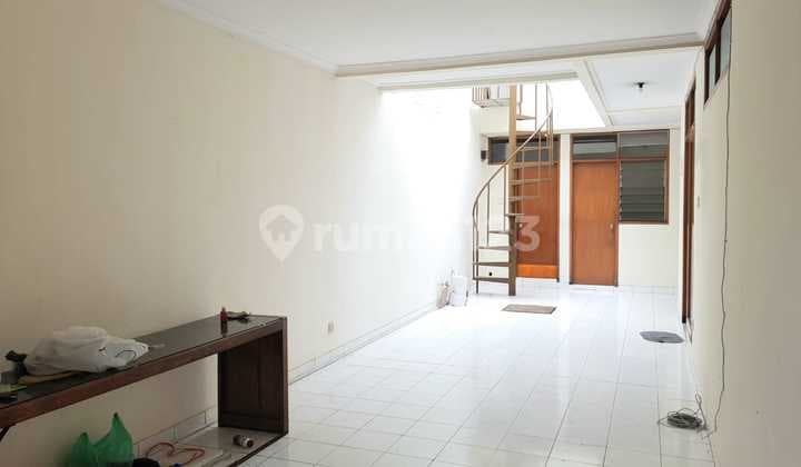 Nice Ready-to-Occupy Home Singgasana Pradana, Bandung