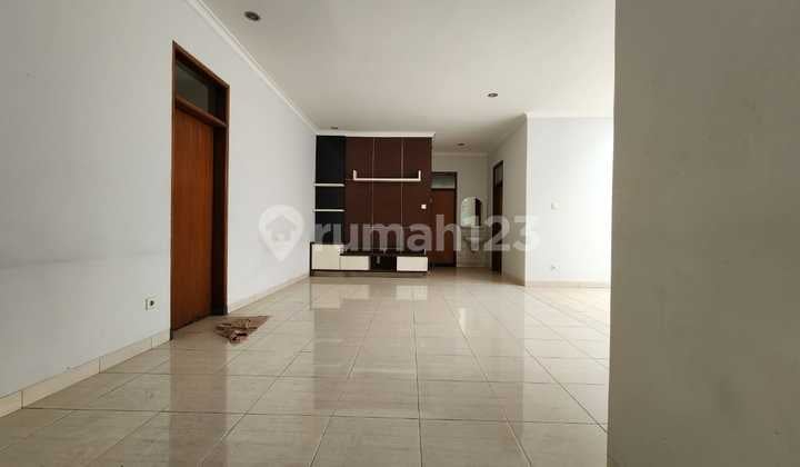 Fine Singgasana Pradana House, Bandung