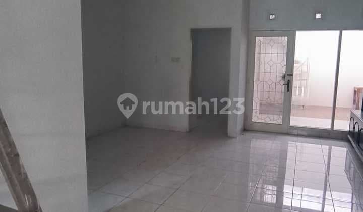 Singgasana Pradana House