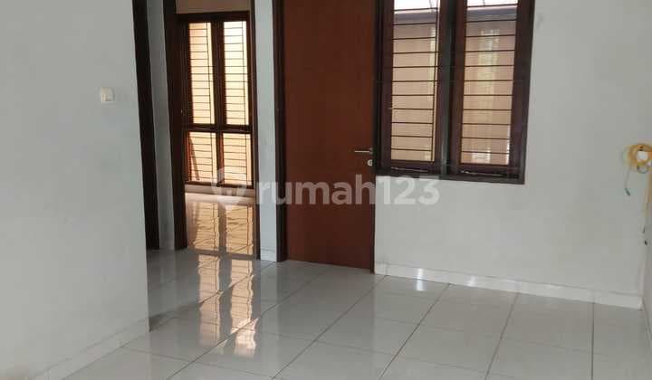 Nice Ready-to-Occupy House Cherry Field