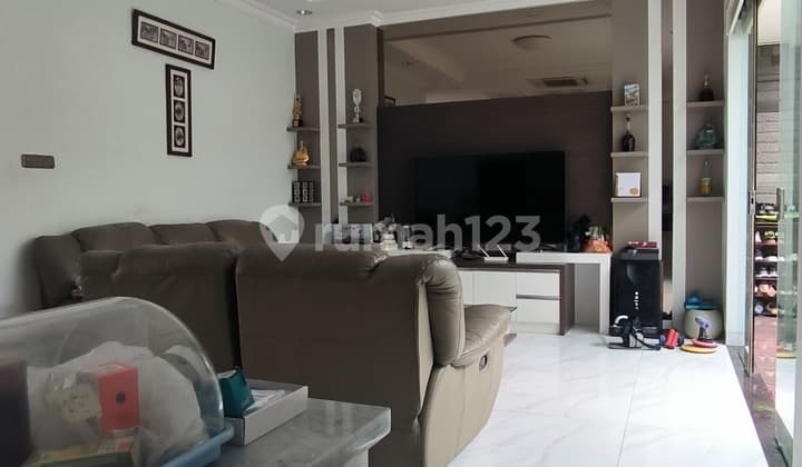 Turun Harga! Rumah Bagus Furnished Singgasana Pradana, Bandung