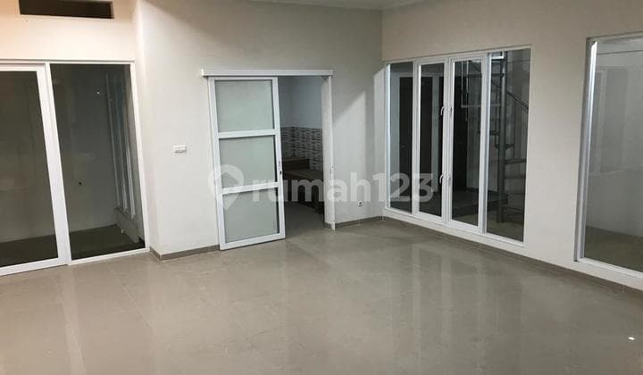 Rumah Bagus Siap Huni Singgasana Pradana, Bandung