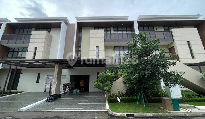 Dijual Rumah Premium Type Hiiragi 3 Lantai Cluster Moriszen Sumareccon Bekasi