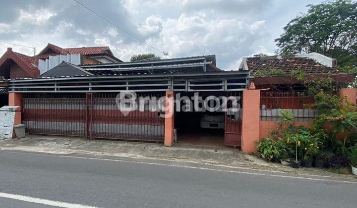 Rumah Di Pinggir jalan Dekat Dengan Mall Boemi Kedaton