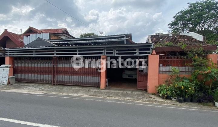 Rumah Di Pinggir jalan Dekat Dengan Mall Boemi Kedaton