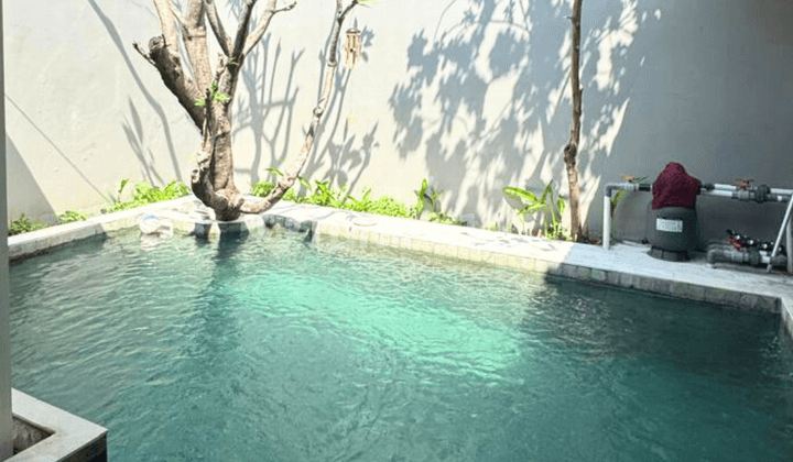 RUMAH QUEENSTOWN CLUSTER DEPAN CITRALAND Ada kolam renang