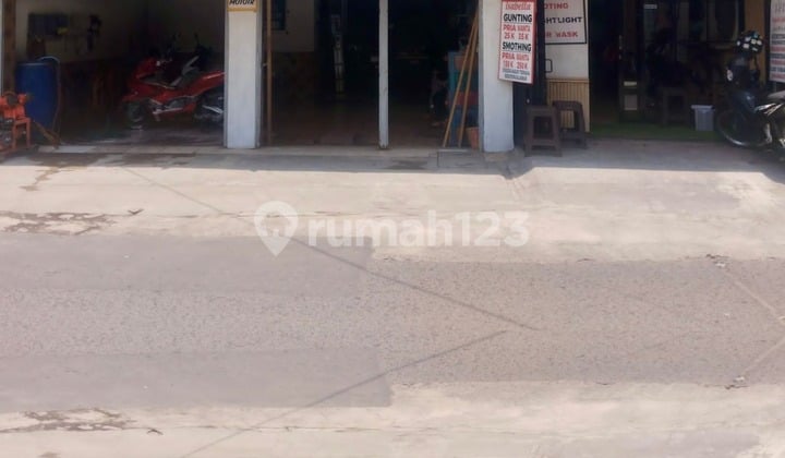 Commercial Area Raya Manukan Dalam Strategic Main Road