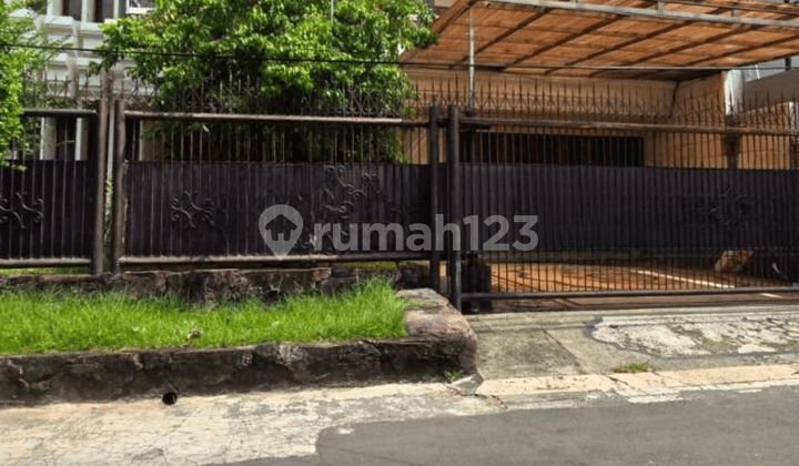 Second-Hand House Ready to Live In Dharmahusada Indah, East Surabaya