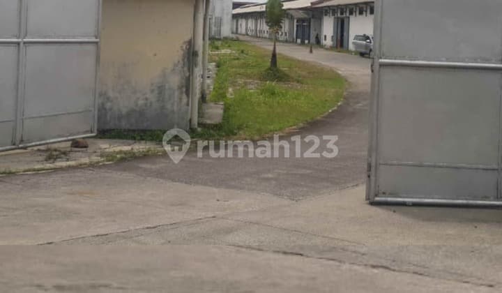 Commercial building for quick sale, Main road H. Nasution, Bandung city.