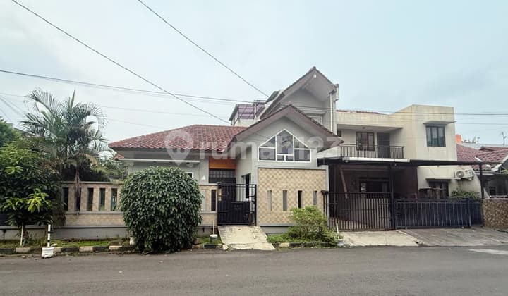For Rent 3-Story Hook House in Villa Melati Mas, South Tangerang