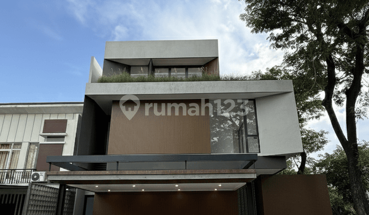 Rumah Hoek 3 Lantai di Foresta BSD, Tangerang Selatan