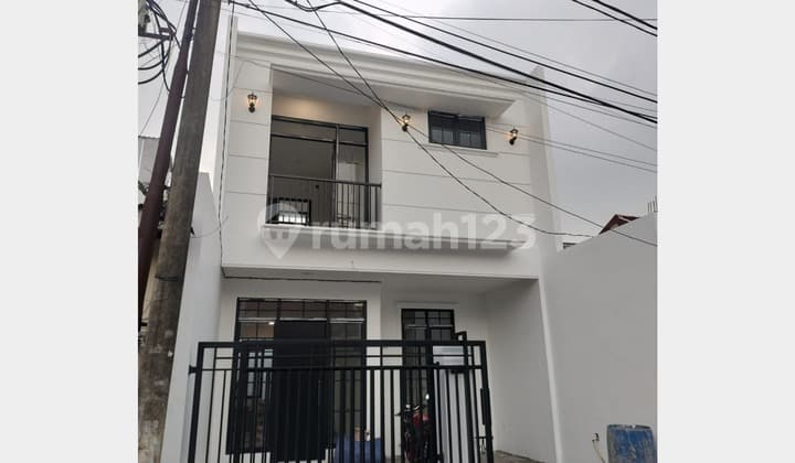 Rumah Cantik Brand New Modern Klasik di Kencana Loka Bsd, Tangerang Selatan