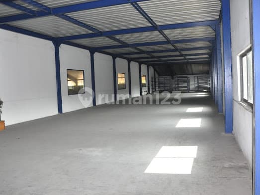 Warehouse with Mess at Simpang Tujuh Bridge, Tangerang