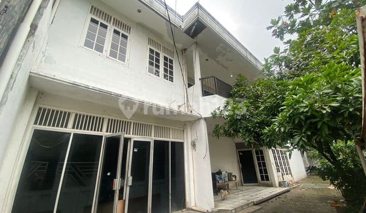 Rumah Besar Lokasi Strategis Di Perumahan Kedoya Baru