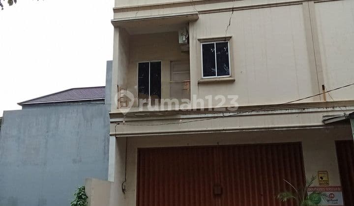 2.5-Story Shop House in New Kosambi