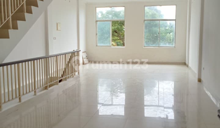 Ruko Boulevard 4Lt Green Lake Strategis Siap Huni Murah