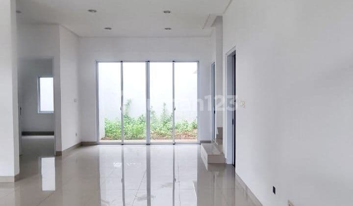 Rumah Megah dan Bagus di Green Lake City