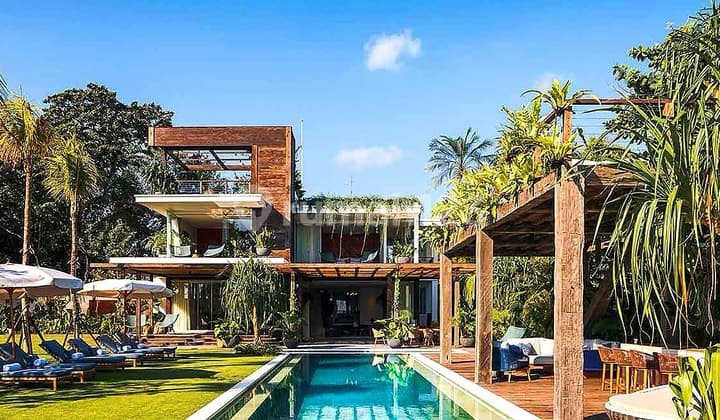 LUXURY VILLA 6BR PEMANDANGAN DEPAN PANTAI SEMINYAK