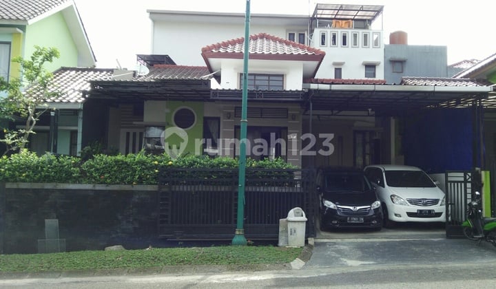Dijual Rumah Siap Huni, 2 Lt, Nyaman, Rapi di Bukit Nirwana Residence