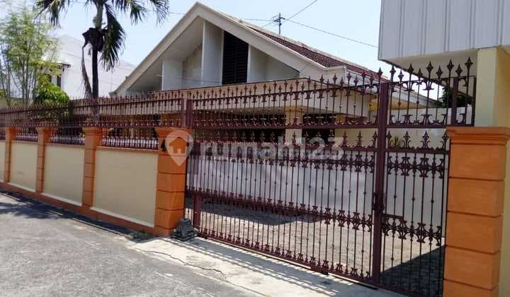 Dijual Rumah di Jln. Adisucipto, Sebrangnya Jogja Internasional Hospital Solo Dan Superindo