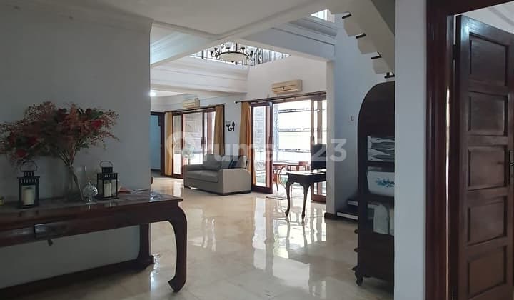 Strategic, Exclusive House Near Senayan, Pakubuwono, and Simprug, South Jakarta – Price Reduced and Negotiable