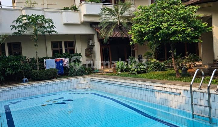 Strategic, Exclusive House in the Elite Patra Kuningan Area, South Jakarta, East Kuningan, Price Reduced, Still Negotiable