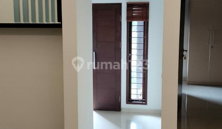 Dijual rumah sudah renovasi dan semi furnished tengah kota