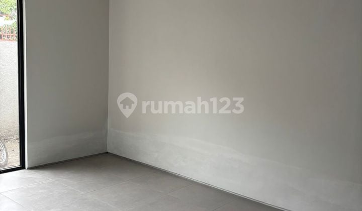 Rumah Baru 2 Lantai Siap Huni Tengah Kota