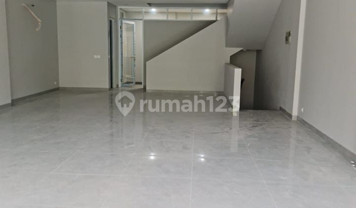 Ruko 3.5 Lantai Siap Pakai Lokasi Strategis