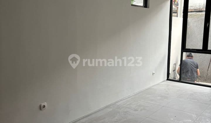 Rumah Baru 2 Lantai Siap Huni Masuk Gang