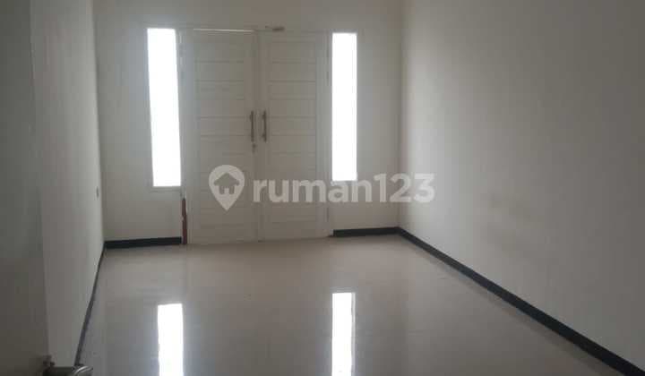 Rumah Sederhana Dipinggir Jalan Lokasi Strategis