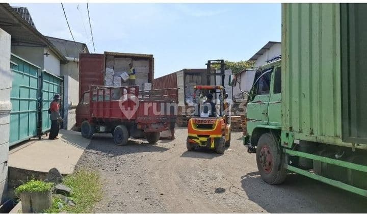 Gudang Kawasan Industri Terboyo Dijual SHM 2200 M Bagus