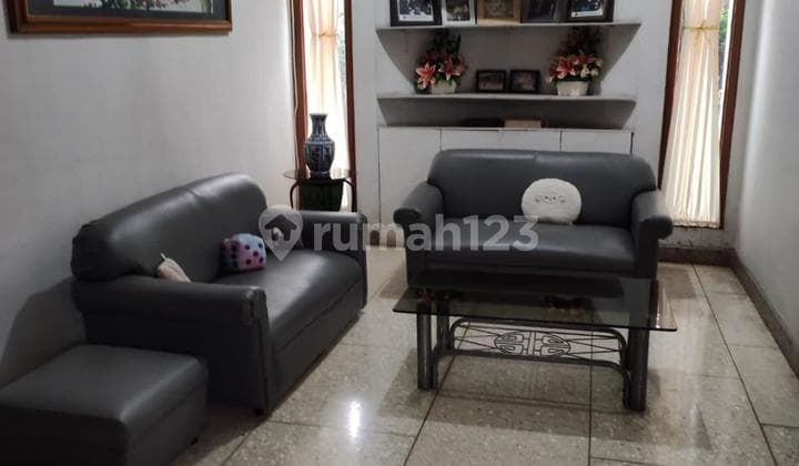 Rumah Strategis 2 Lantai Sayap Lengkong