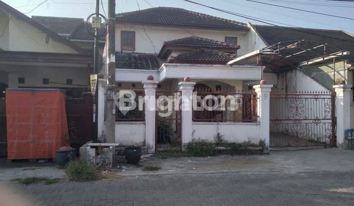 Rumah Klasik Sawojajar 2 Lantai Banyak Kamar