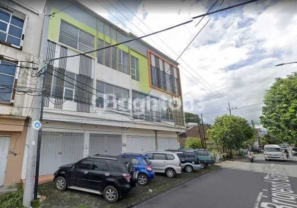 Ruko 3 Lantai Lokasi Strategis Tengah Kota