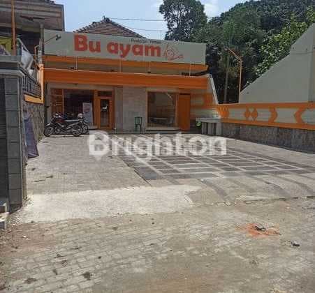 A Ready-to-Occupy House on the Axis of Sukarno Hatta Road