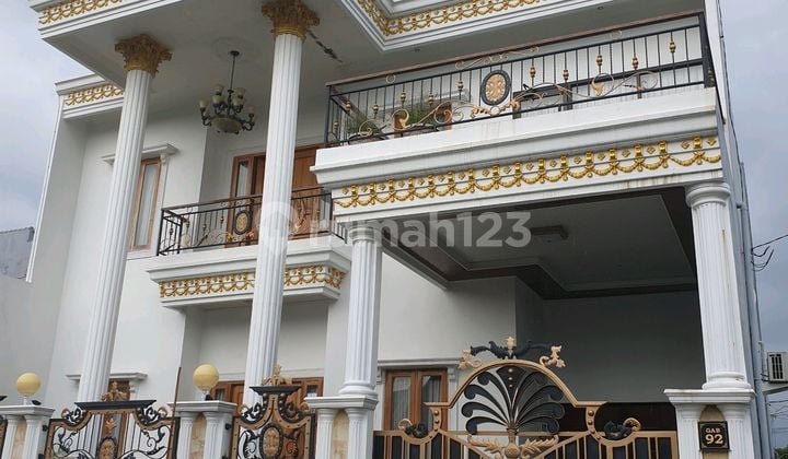 Rumah Mewah Tengah Kota