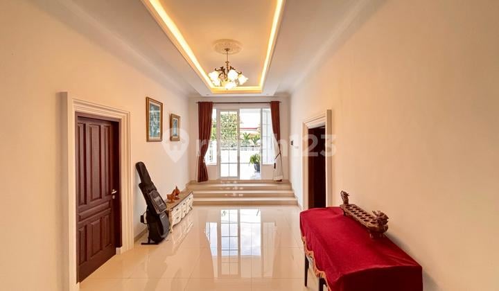 Rumah Mewah 2Lt + Tempat Usaha Lokasi Sgt Komersial di Banyumanik,Dekat Tembalang