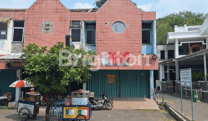 2-Story Shophouse in Harapan Baru Regency, Only 1.5 KM to Pulogebang Toll Road, 1 KM to Cakung Station.