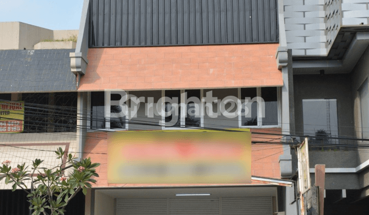 3-Story Shop House in Jatiwaringin Business Area on Jl. Raya Jatiwaringin, Only 10 Minutes to Jatiwaringin Toll Road