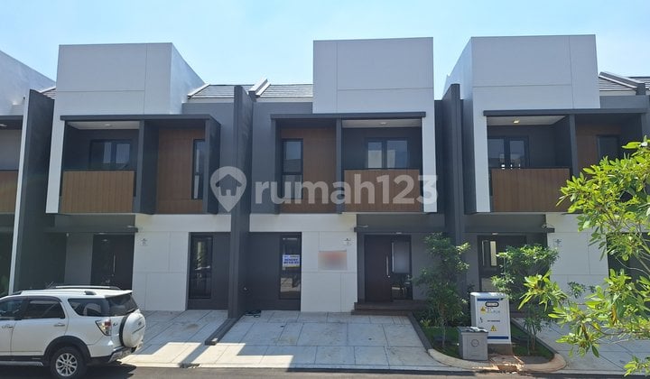 Rumah Baru Semi Furnished 3 BR Di Summarecon Crown Gading