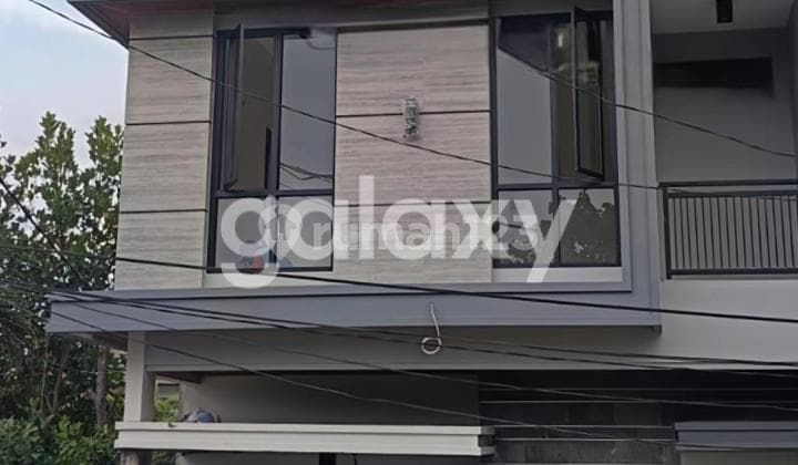 Rumah Hook Gress Jalan Utama Manyar Jaya