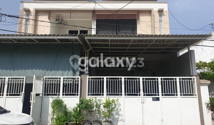 Rumah Bagus di Lebak Indah Surabaya