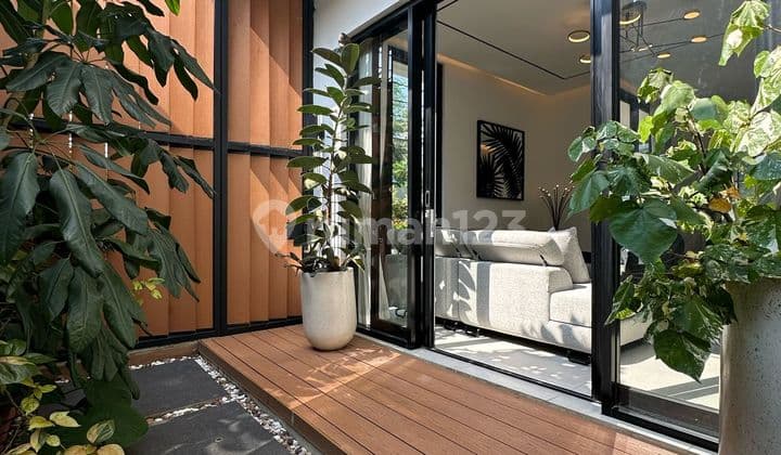 Luxury house in the elite Permata Hijau area near Senayan Golf Course.