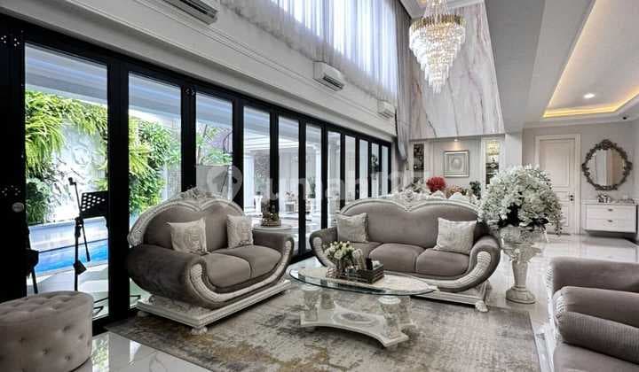 Luxury house in the elite golf hill area of Pondok Indah