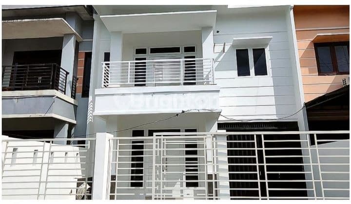 Rumah Siap Huni 2 Lantai Tengah Kota