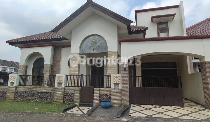 RUMAH MEWAH DIKAWASAN ELIT PERMATA JINGGA