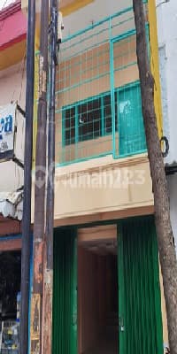 Ruko 3 Lantai Strategis Siap Usaha - Luas 76M² SHM, Jalan Ramai